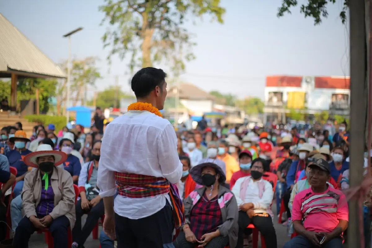 "ธนาธร" รีเทิร์นเวที ปลุกปรากฏการณ์ "อนาคตใหม่" ลุยทลายความเหลื่อมล้ำ