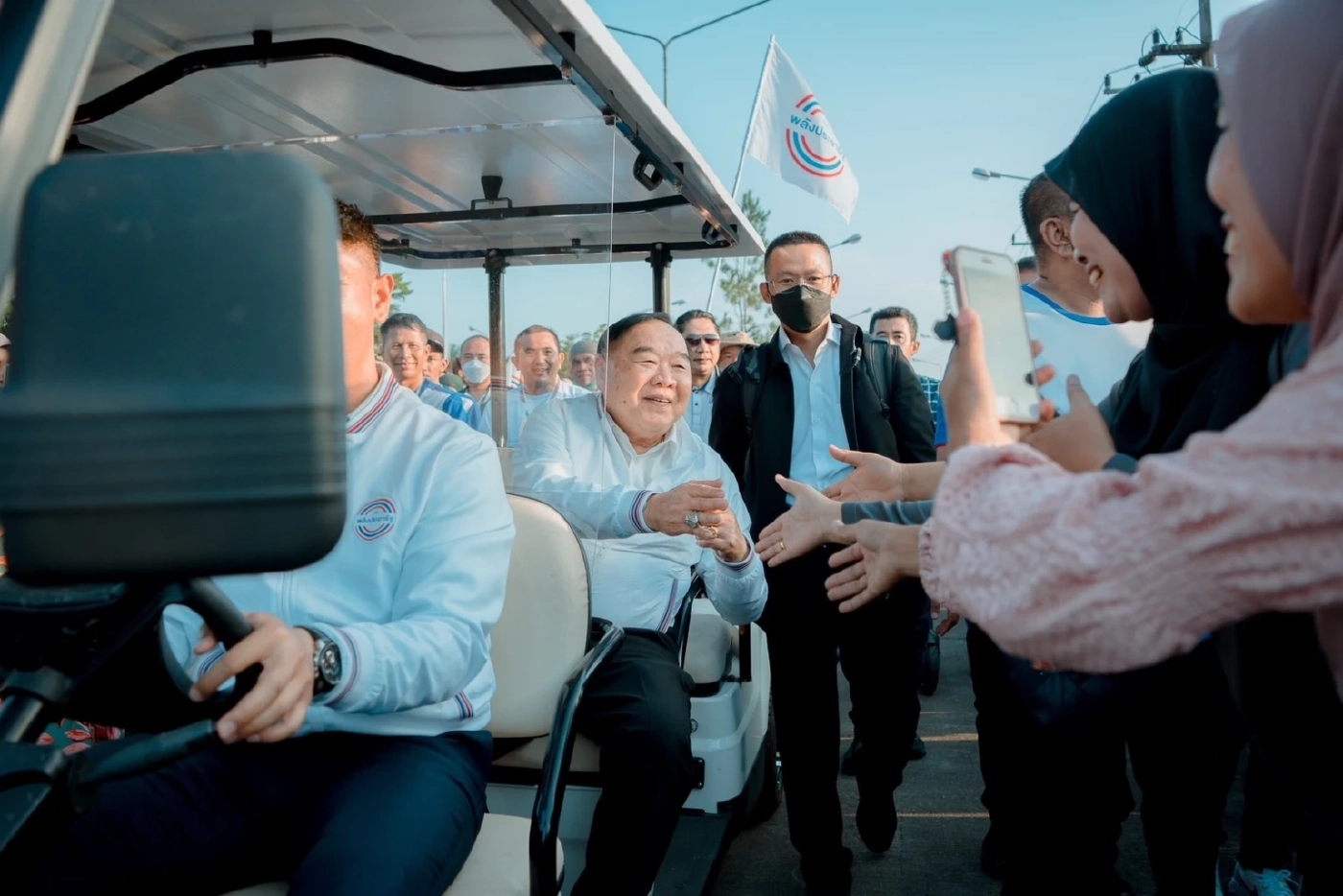 "ประวิตร" ปราศรัยใหญ่นราธิวาส ชูนโยบาย พัฒนาเขตศก.แบบยั่งยืน เทียบมาเลเซีย