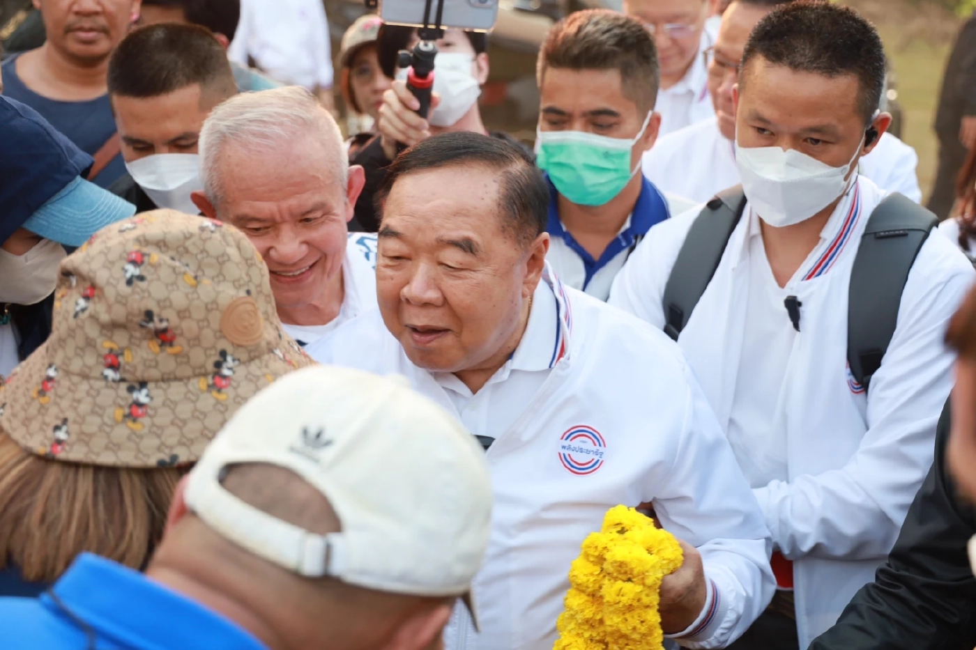 "ลุงป้อม"  ยกทัพพปชร. อ้อนชาวพิจิตร ขอยกจังหวัด เพื่อประเทศเป็นหนึ่งเดียว