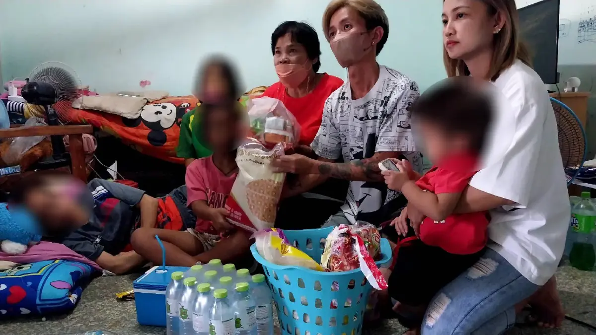 วอนช่วยครอบครัวสุดรันทด แม่ป่วยติดเตียง มาม่าห่อเดียวต้องแบ่งกันกิน
