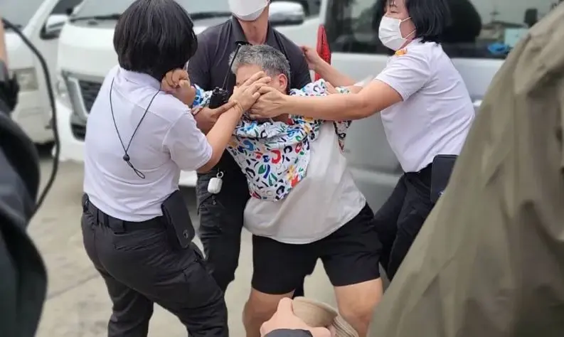 แจ้ง 3 ข้อหา ป้ายืนดักขบวนนายกฯ เตรียมร้องกองปราบ เอาผิดทุกคนที่เกี่ยวข้อง