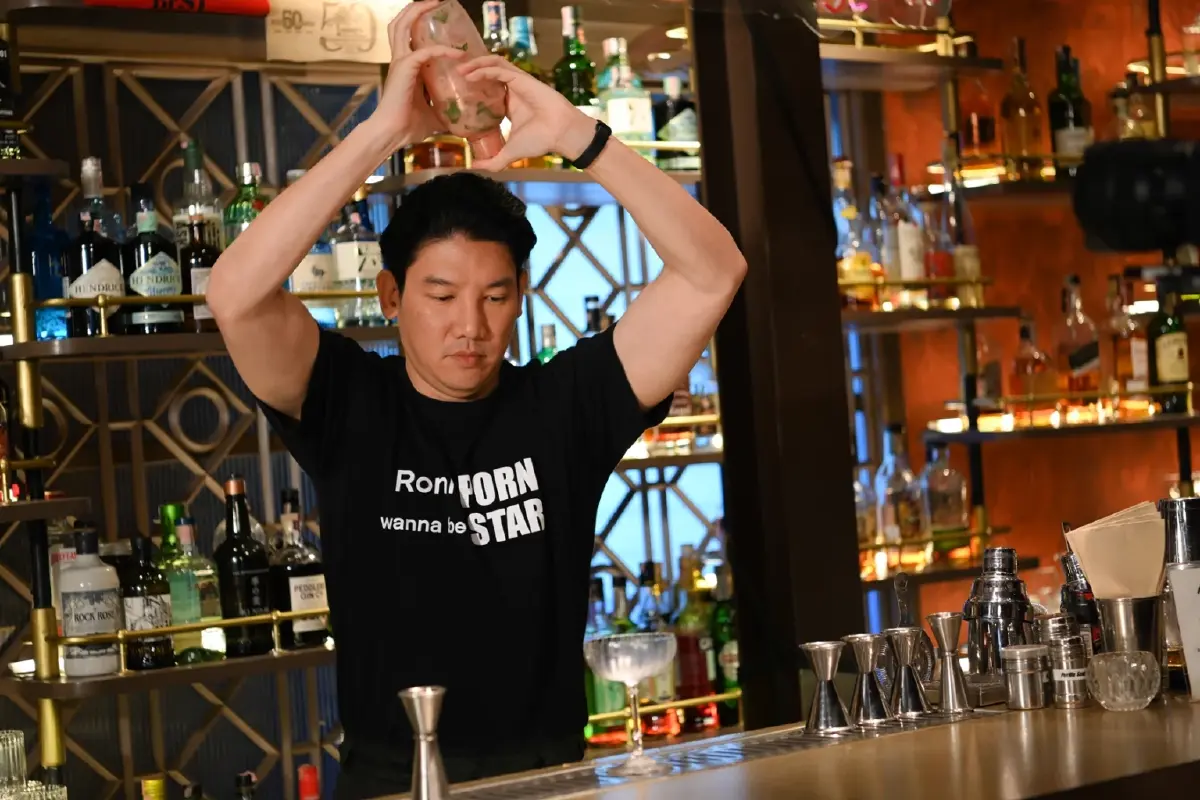 “หนึ่ง รณภร” จากอดีตบอยแบนด์ 3 Plus One สู่บาร์เทนเดอร์ระดับโลก