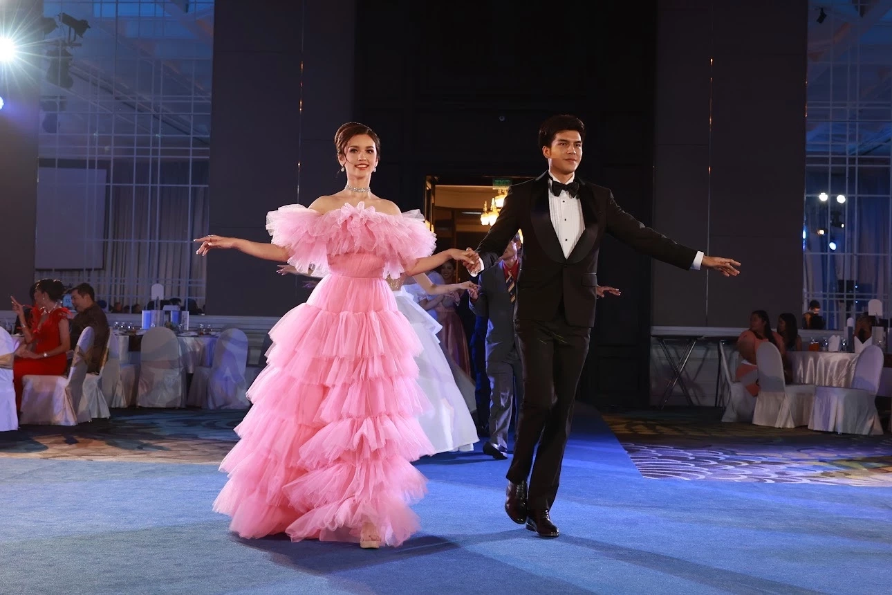 นางสาวไทย 47 คนสุดท้ายเต้นรำ อวดลีลา ชูชุดผ้าไทยพื้นถิ่นจาก Local สู่เลอค่า