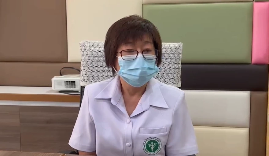 แพทย์หญิงดวงพร อัศวราชันย์ ผู้อำนวยการ รพ.อ่างทอง