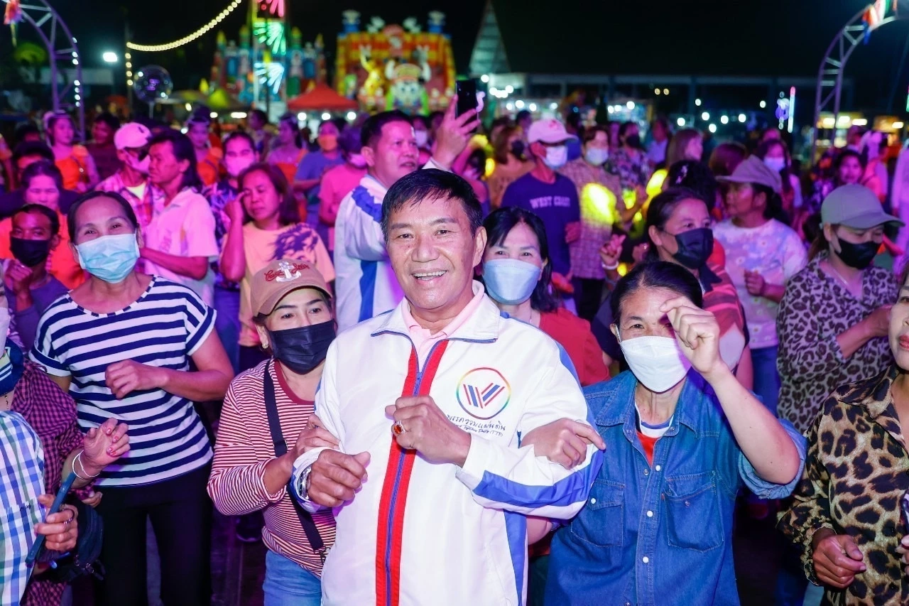 ทีมดารา Change Together "พรรครวมแผ่นดิน" เปิดตัวสุดยิ่งใหญ่รับเลือกตั้ง66