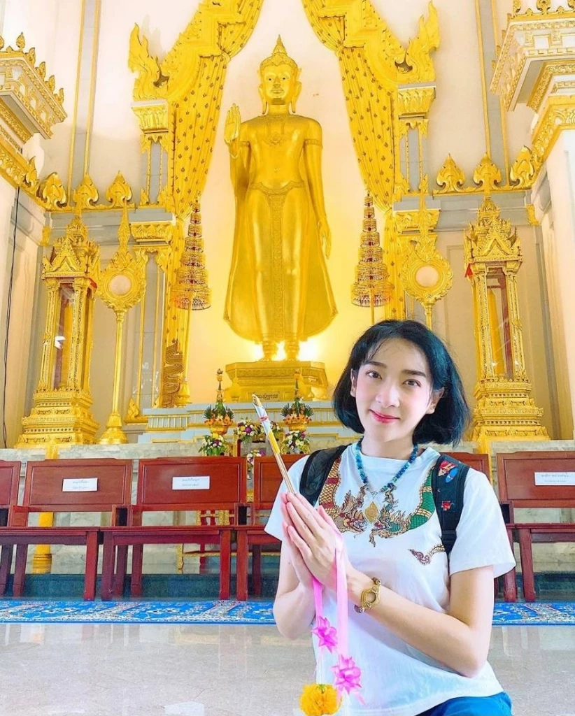 อิม เฟี้ยว์ฟ้าว ตอบชัดๆ หิวแสง หรือแท้จริงแค่หลอกขายวัตถุมงคล