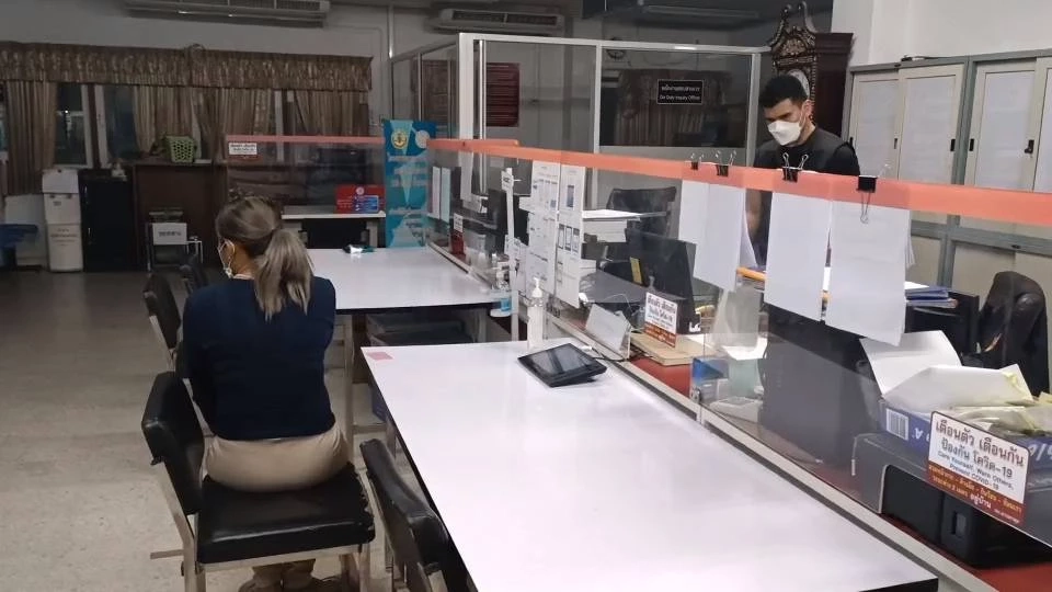 แจ้งตำรวจช่วยลูก ถูกอดีตสามีพาบุกทำร้าย ก่อนอุ้มขึ้นรถหายกลางดึก