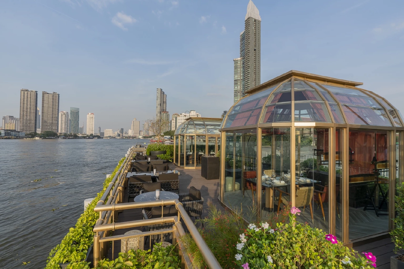 มาตามเช็คอิน! ที่เดอะคริสตัลล์กริลล์เฮาส์ อาหารอร่อยเด็ด วิวสวยริมน้ำ