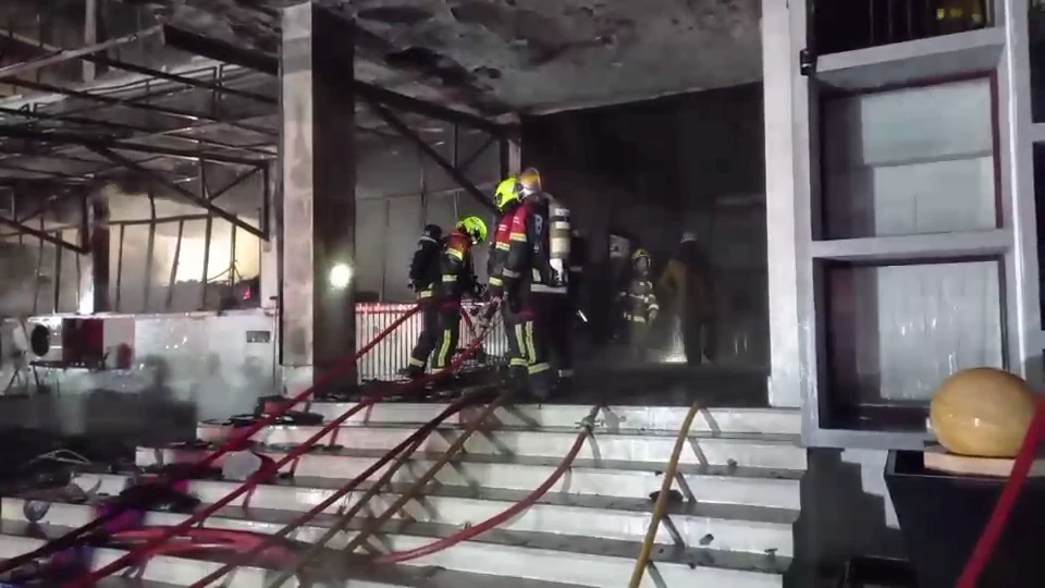 พิสูจน์หลักฐาน เข้าพื้นที่อาคาร"บก.น.5" เร่งหาสาเหตุไฟไหม้