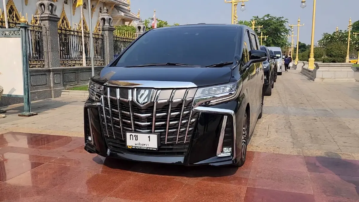 "ประยุทธ์" ควง อนุพงษ์-รมต.ซีกรทสช. บุกเมืองแปดริ้ว ไหว้หลวงพ่อโสธร
