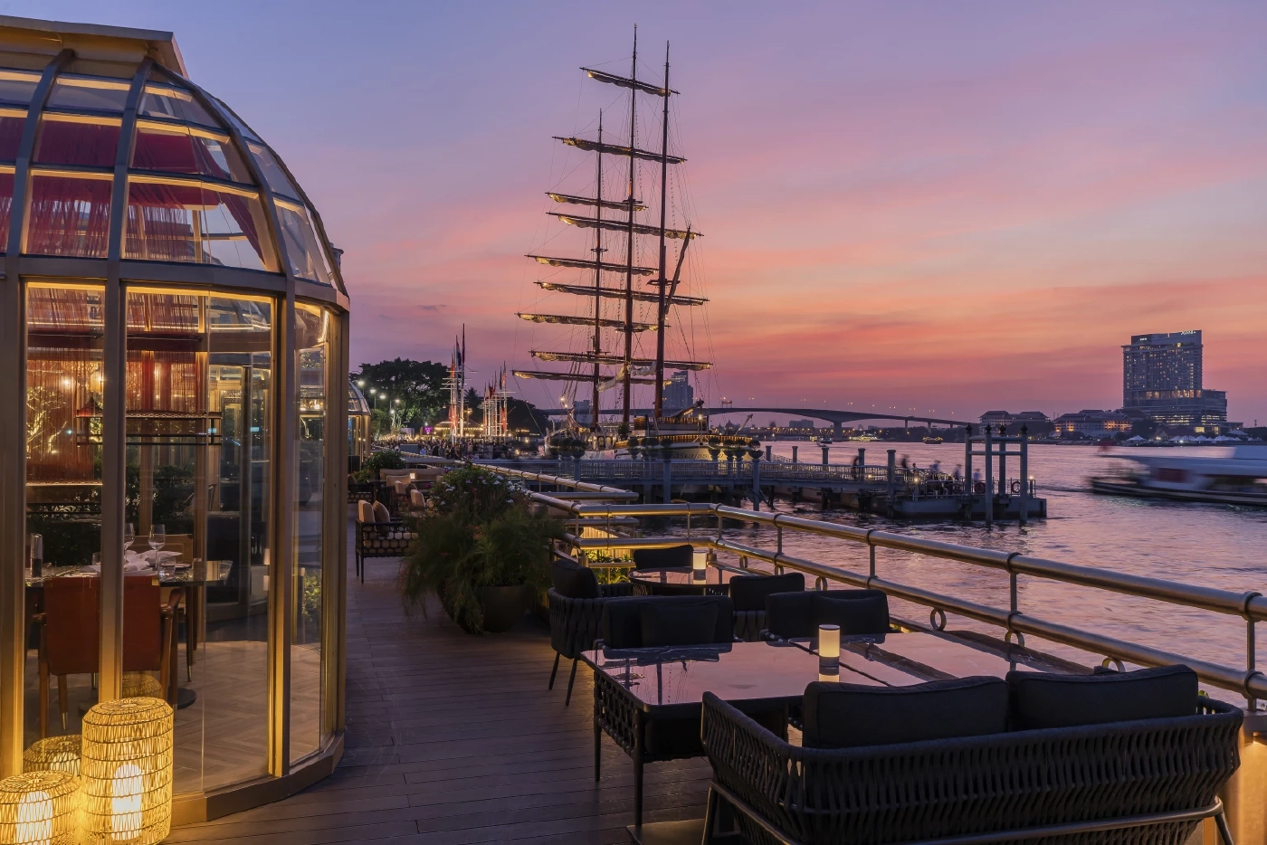 มาตามเช็คอิน! ที่เดอะคริสตัลล์กริลล์เฮาส์ อาหารอร่อยเด็ด วิวสวยริมน้ำ