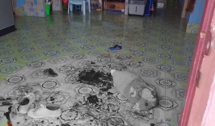 สยอง! 2 แม่ลูก ถูกปาดคอคาบ้าน ลูกชายวัย 9 ขวบเสียชีวิต แม่สาหัส