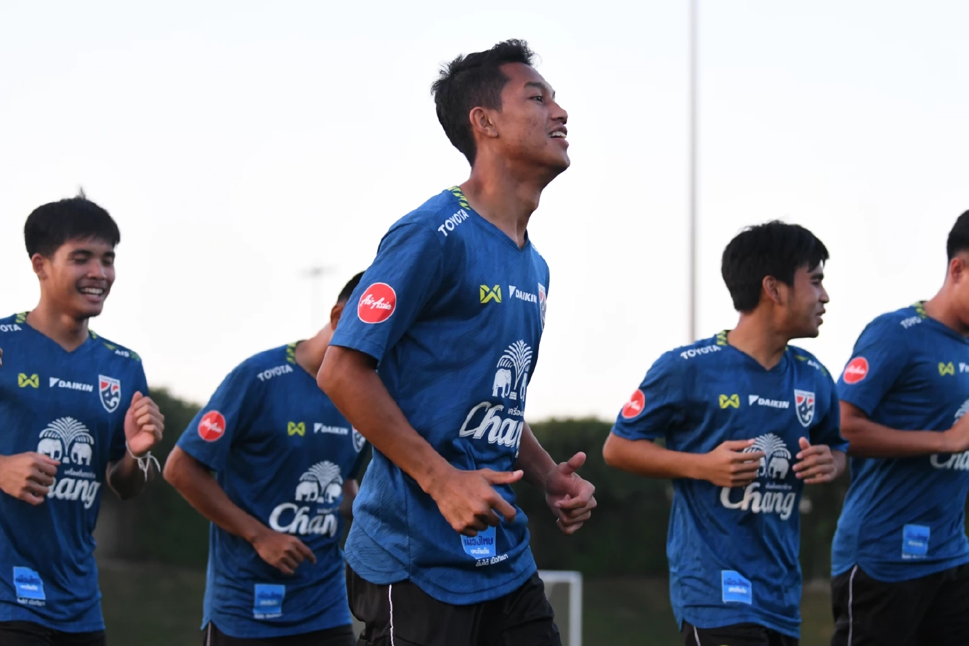 "ทีมชาติไทย U23" ลงซ้อมทันทีหลังถึงกาตาร์ ก่อนดวลซาอุฯพุธนี้