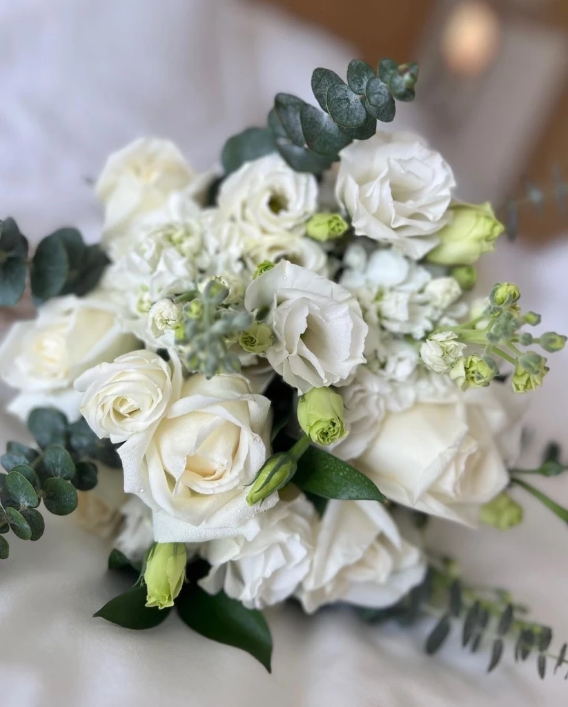 หมิง ชาลิสา โพสต์ภาพช่อดอกไม้ปริศนา แฟนๆ แห่แซวกลางโซเชียล