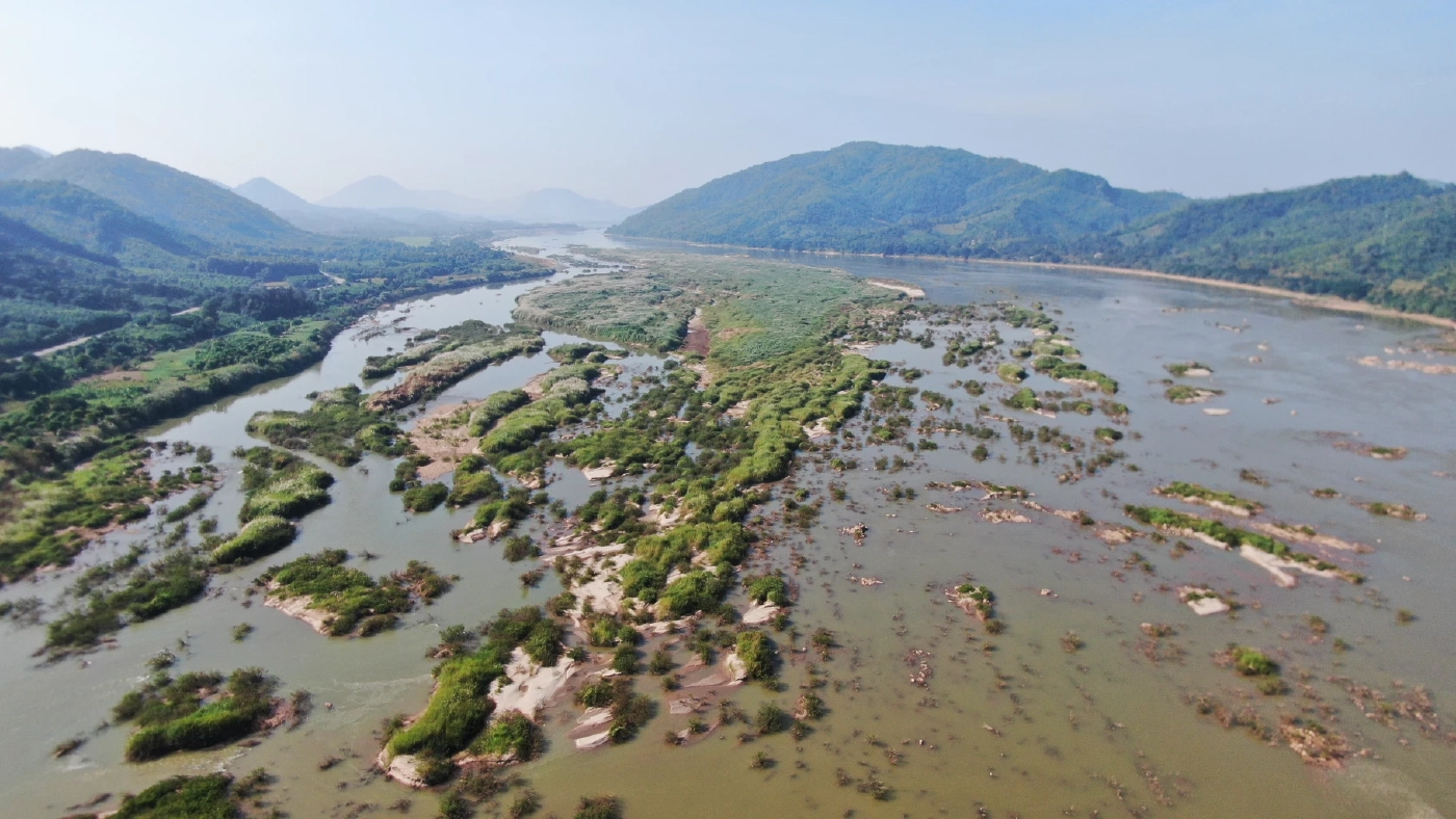 น้ำโขงแห้ง ชาวบ้านปากชม แห่ร่อนทอง สร้างรายได้งาม วันละ 1 พันบาท