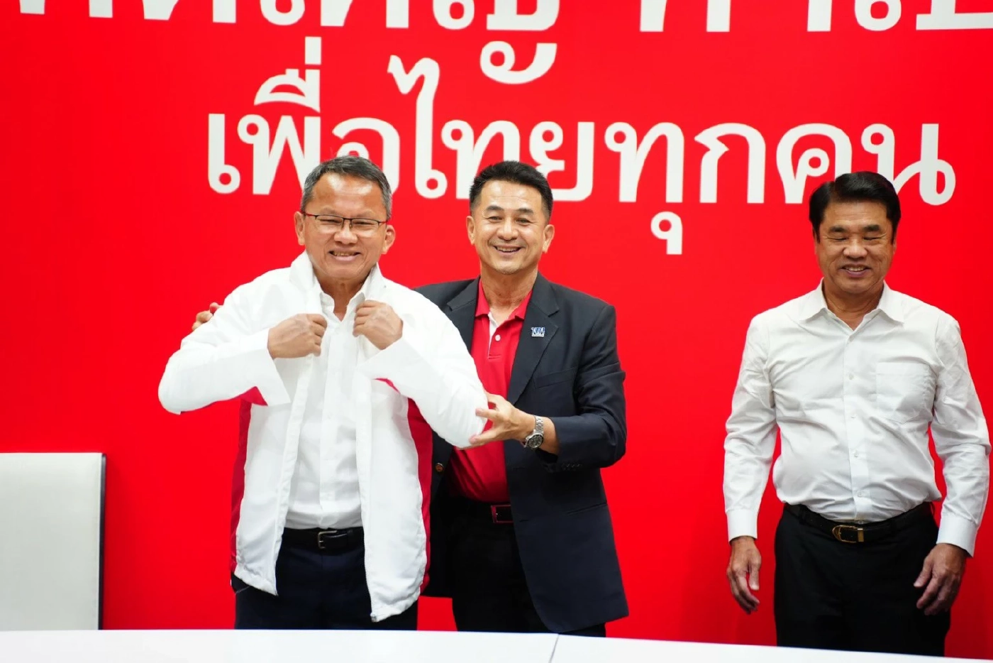 “สมศักดิ์-สุริยะ” คืนรังเพื่อไทย เติมเต็มแลนด์สไลด์กลับมาเป็นรัฐบาล