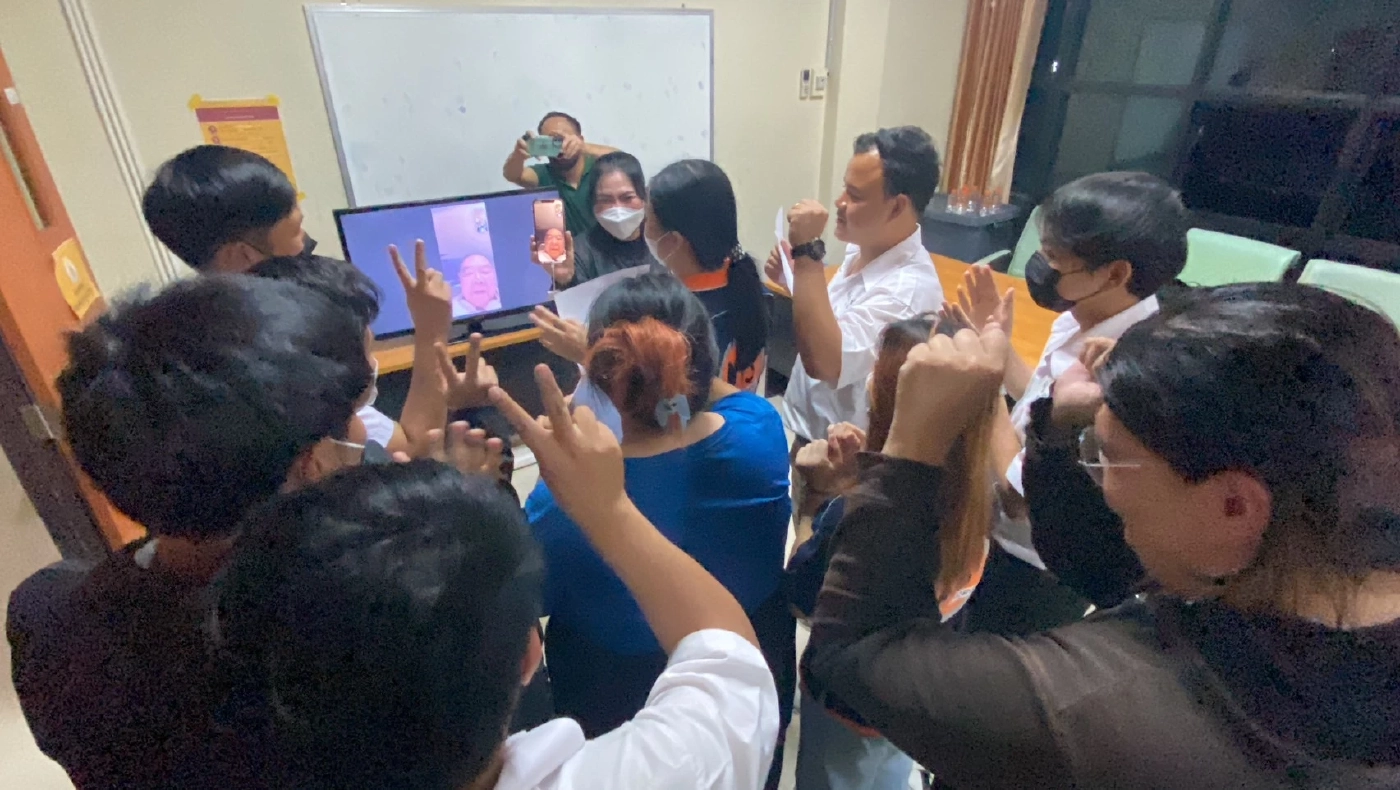 "ลุงป้อม" ฟิตจัด จบปราศรัย วิดีโอคอลนศ.เชียงราย ก่อนลงพื้นที่ (มีคลิป)