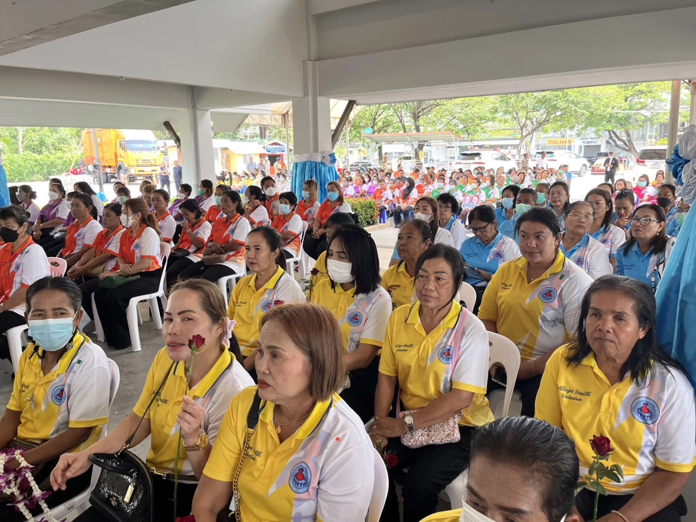 "บิ๊กป้อม" อารมณ์ดีลงใต้ รับฟังความเดือดร้อนประชาชน เร่งแก้ปัญหาน้ำท่วม