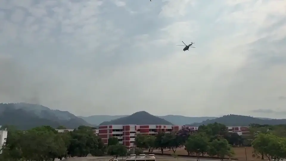 "เฮลิคอปเตอร์" ปภ.-กองทัพบกบินว่อน เร่งดับไฟป่าเขาแหลม ล่าสุดลามเขานางดำ