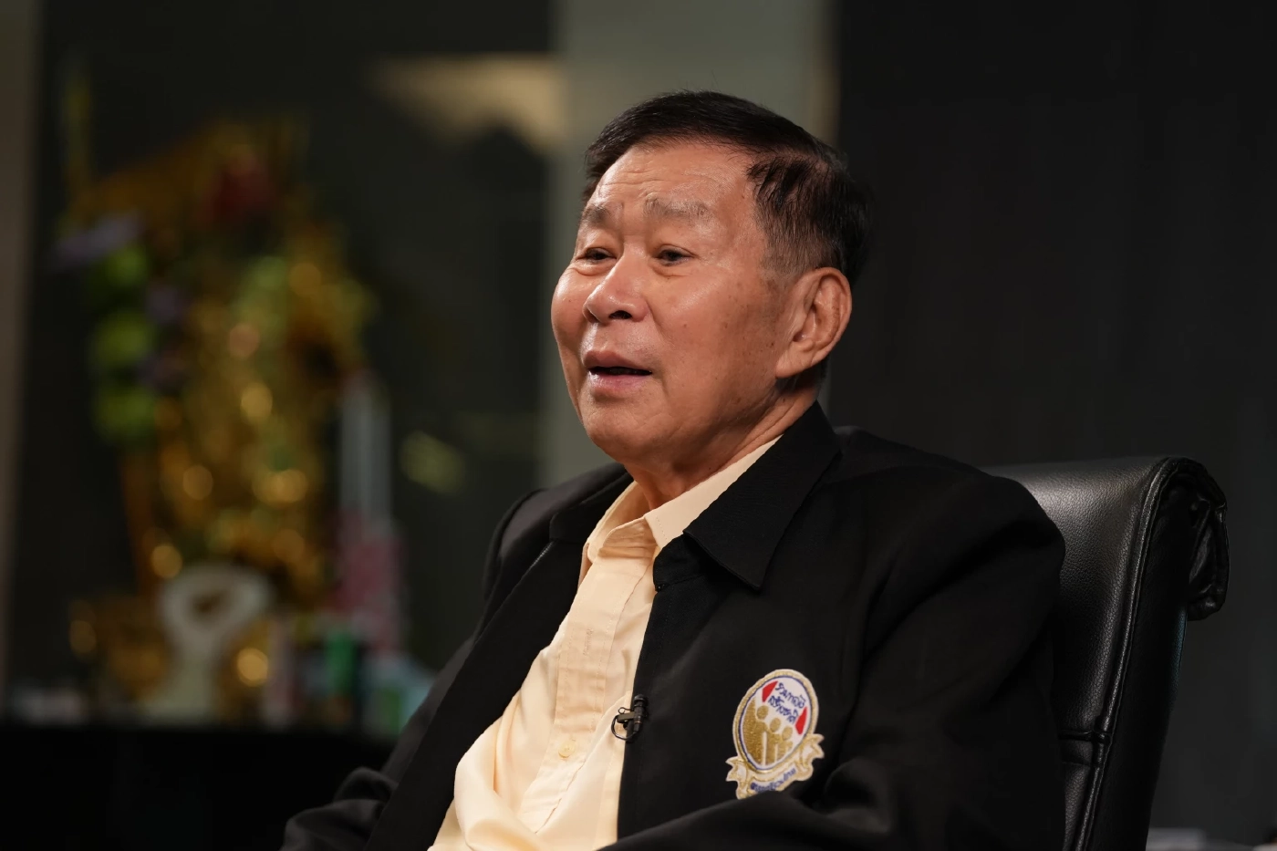 พล.ต.อ.เสรีพิศุทธ์   เตมียเวส   หัวหน้าพรรคเสรีรวมไทย กับจุดยืนทางการเมือง 