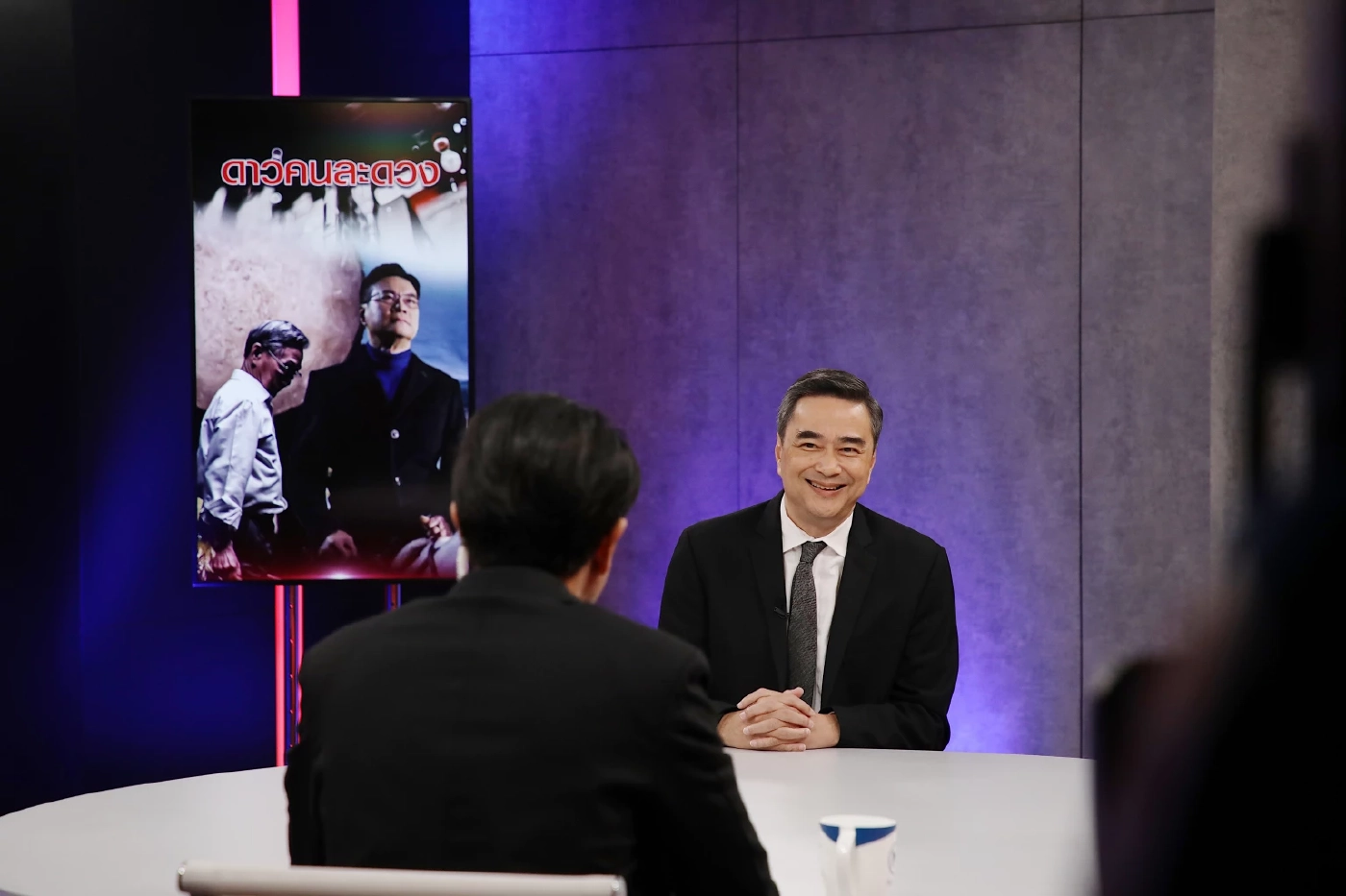 อภิสิทธิ์  เวชชาชีวะ  อดีตนายกฯ และอดีตหัวหน้าพรรคประชาธิปัตย์ 