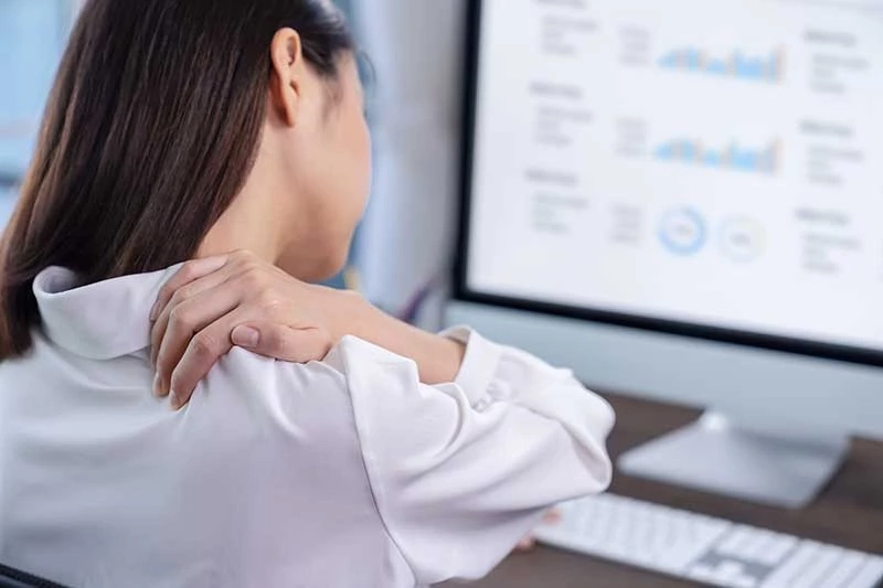 ต้องนั่งทำงานท่าไหน ให้ไม่เสี่ยงเป็น 'ออฟฟิศซินโดรม'