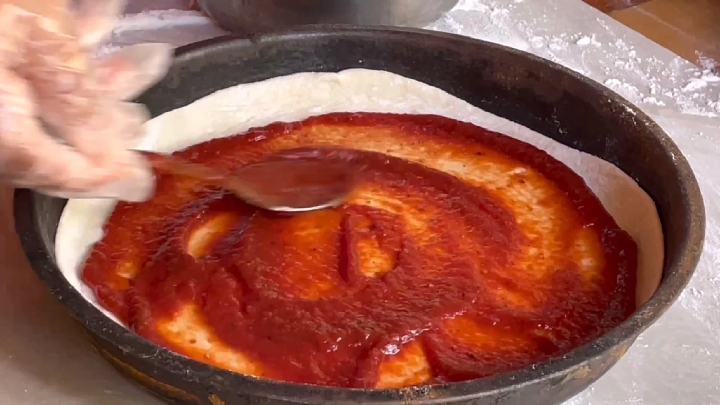 น่ากิน! ชาวตรังฮิตเมนูพิซซ่าเตาถ่าน หน้าไข่มดแดง แป้งผสมข้าวพื้นเมือง