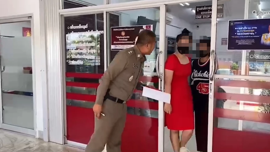 เจอตัวสาวแล้ว ถือท่อนเหล็กบุกทุบร้านชำ โวยลั่นถูกคุณไสย คาดป่วยทางจิต