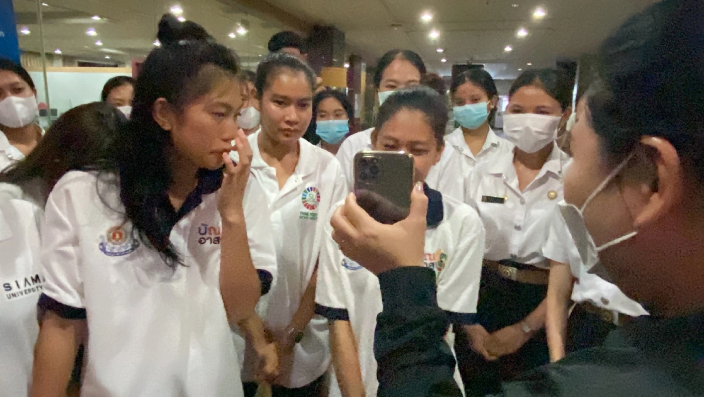 “ลุงป้อม” ยิ้มหวานรับปาก ร่วมพิธีกีฬาสี “หูกวางเกมส์” หลังเจอนศ.อ้อนขอกอด