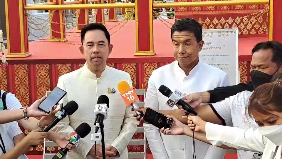 "วันมาฆบูชา 2566" พุทธศาสนิกชน ตักบาตรพระสงฆ์ 66 รูป ลานคนเมือง