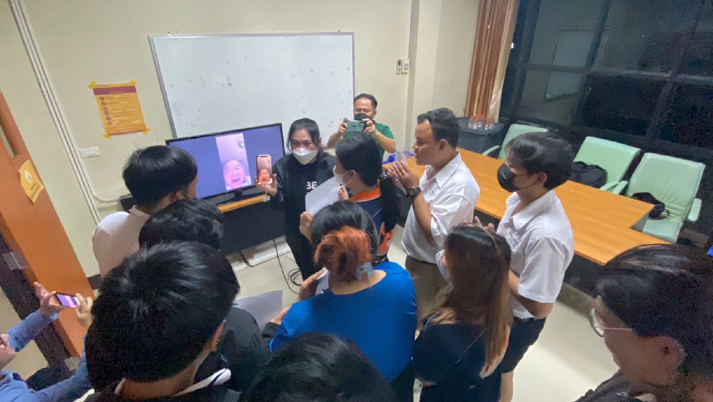 "ลุงป้อม" ฟิตจัด จบปราศรัย วิดีโอคอลนศ.เชียงราย ก่อนลงพื้นที่ (มีคลิป)