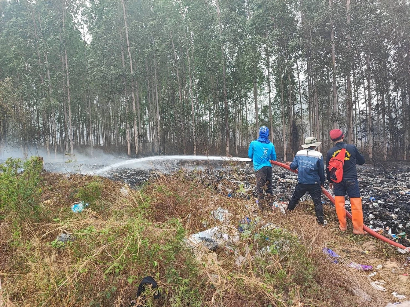 จนท.เร่งคุมสถานการณ์ไฟไหม้บ่อขยะกาฬสินธุ์ ก่อน PM2.5 ปกคลุมทั้งอำเภอ