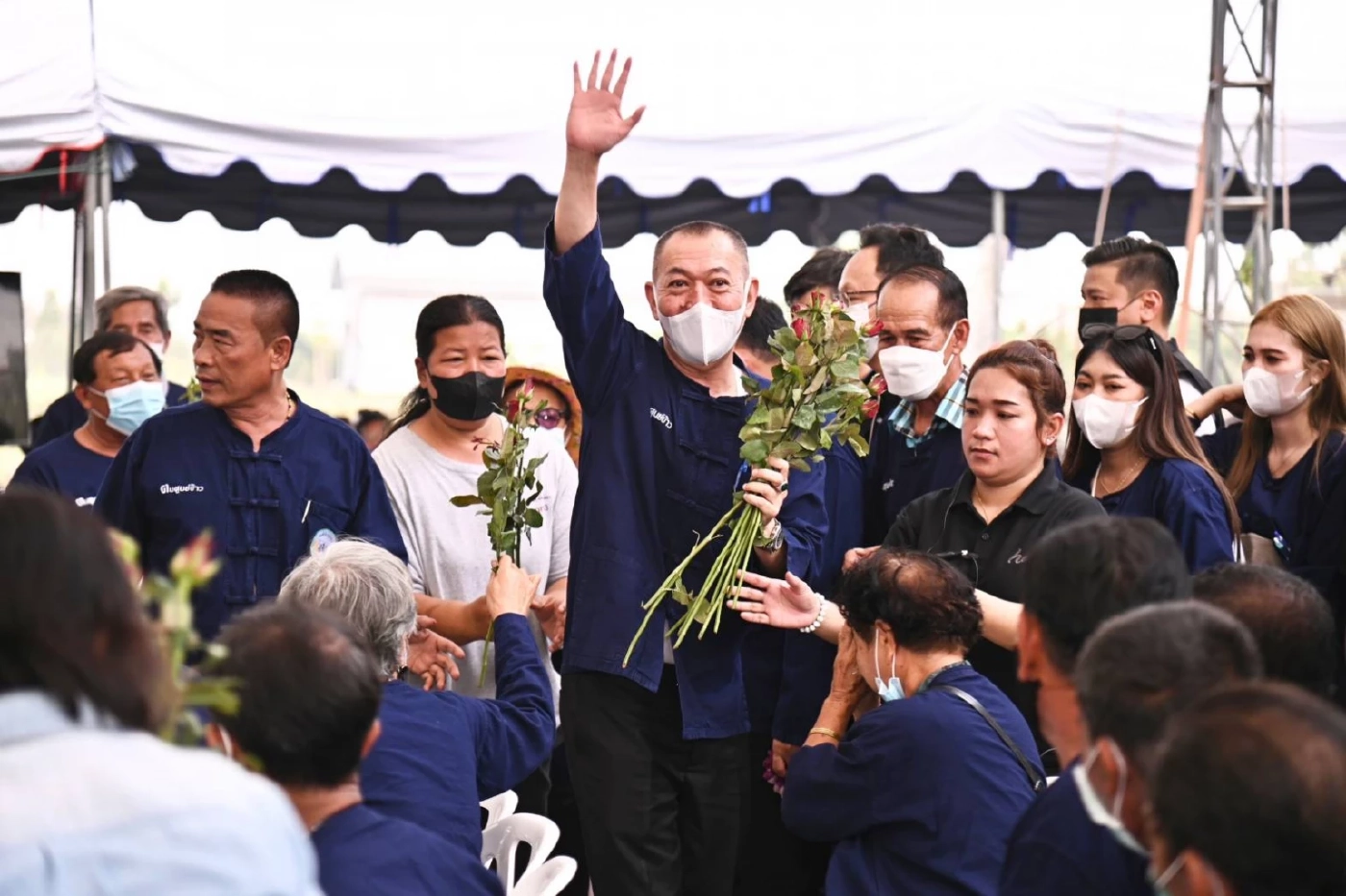 "เฉลิมชัย" ลงพื้นที่บางเลน ถ่ายทอดเทคโนโลยีลดต้นทุนการผลิตข้าว ให้เกษตรกร