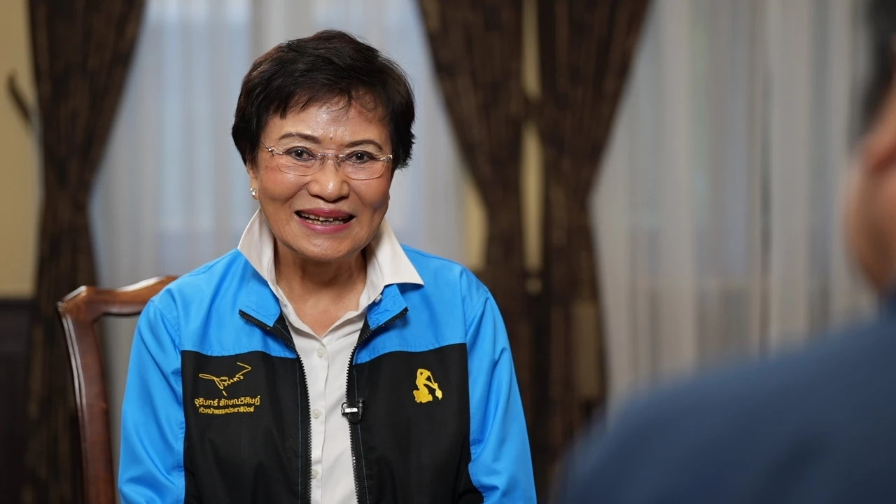 คุณหญิงกัลยา โสภณพนิช  รมช.ศึกษาธิการและรองหัวหน้าพรรคประชาธิปัตย์ 