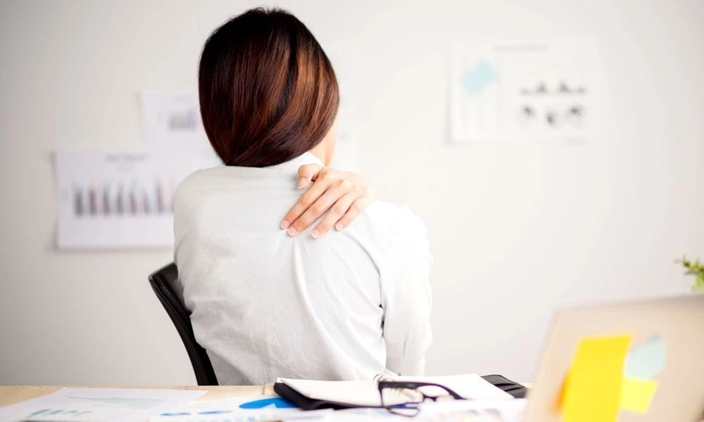 ต้องนั่งทำงานท่าไหน ให้ไม่เสี่ยงเป็น 'ออฟฟิศซินโดรม'