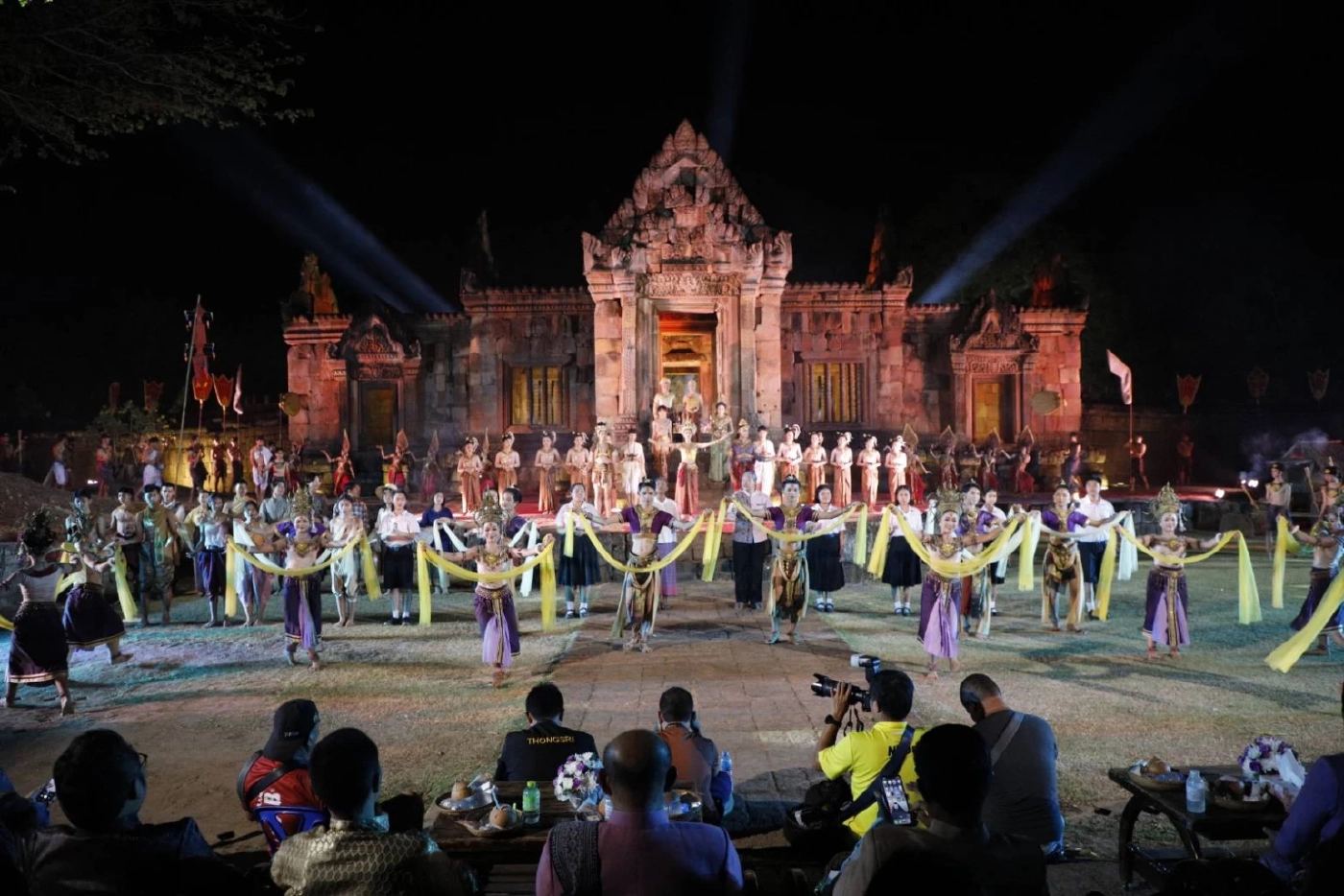 จัดเต็ม! แสง สี เสียง งานประเพณีท่องเที่ยวปราสาทเมืองต่ำ ตามรอยอารยธรรมขอม