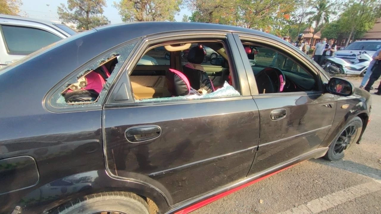 อากาศร้อนระอุ หนุ่มพาแม่มาโรงพยาบาล แล้วนอนรอสุดท้ายเสียชีวิตคารถ