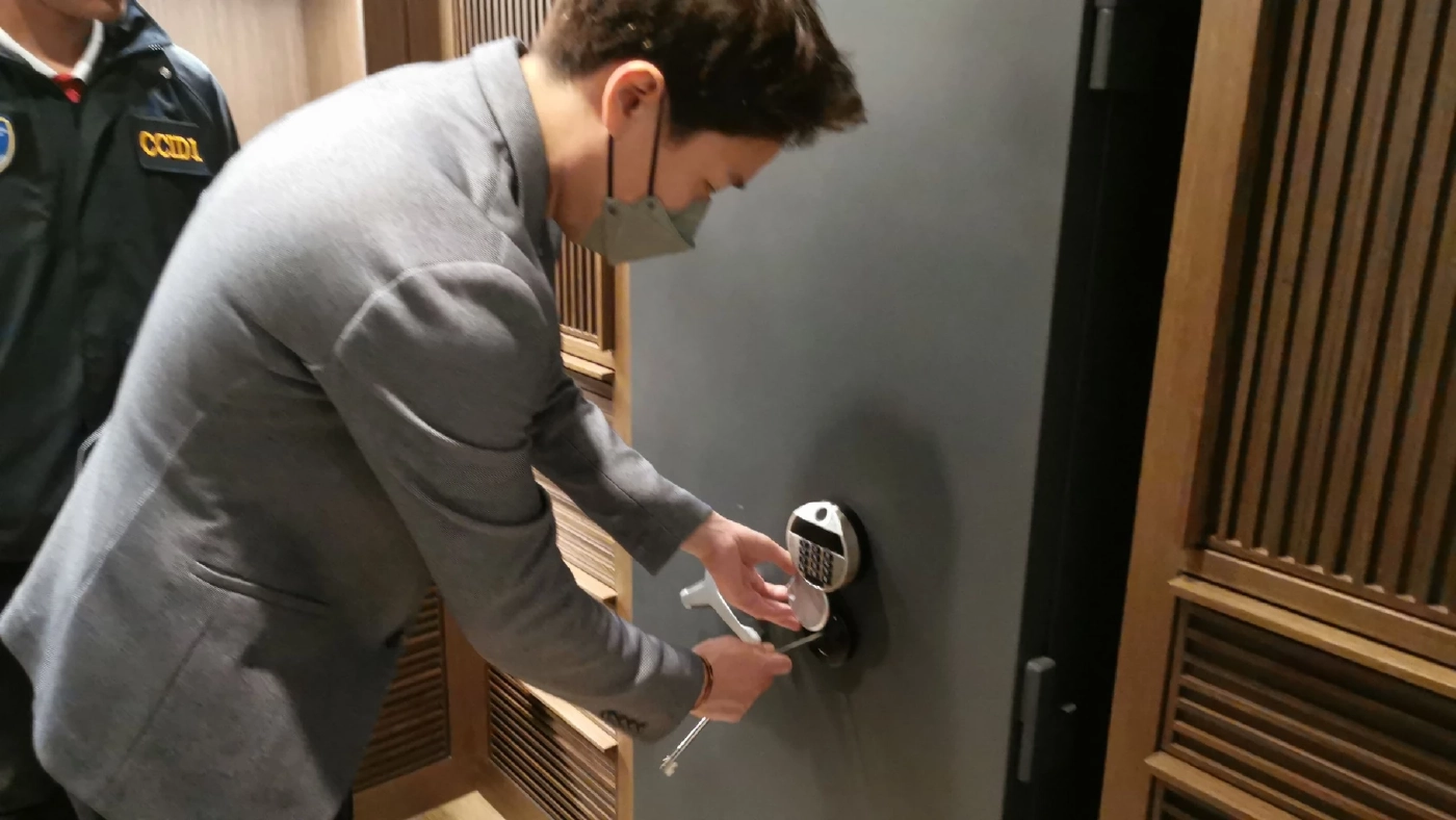 เปิดห้องลับ เมฆ รามา เจอตู้เซฟยักษ์เก็บทรัพย์สิน ตร.จ่อแถลงยึดอายัด 1 พันล้าน