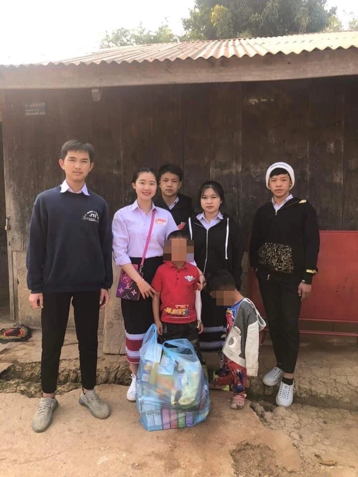 ดราม่าฝั่งลาว ‘แม่ค้า’จับหนูน้อยขโมยขนมมัดประจาน ชาวโซเชียลเสียงแตก 2 ฝ่าย