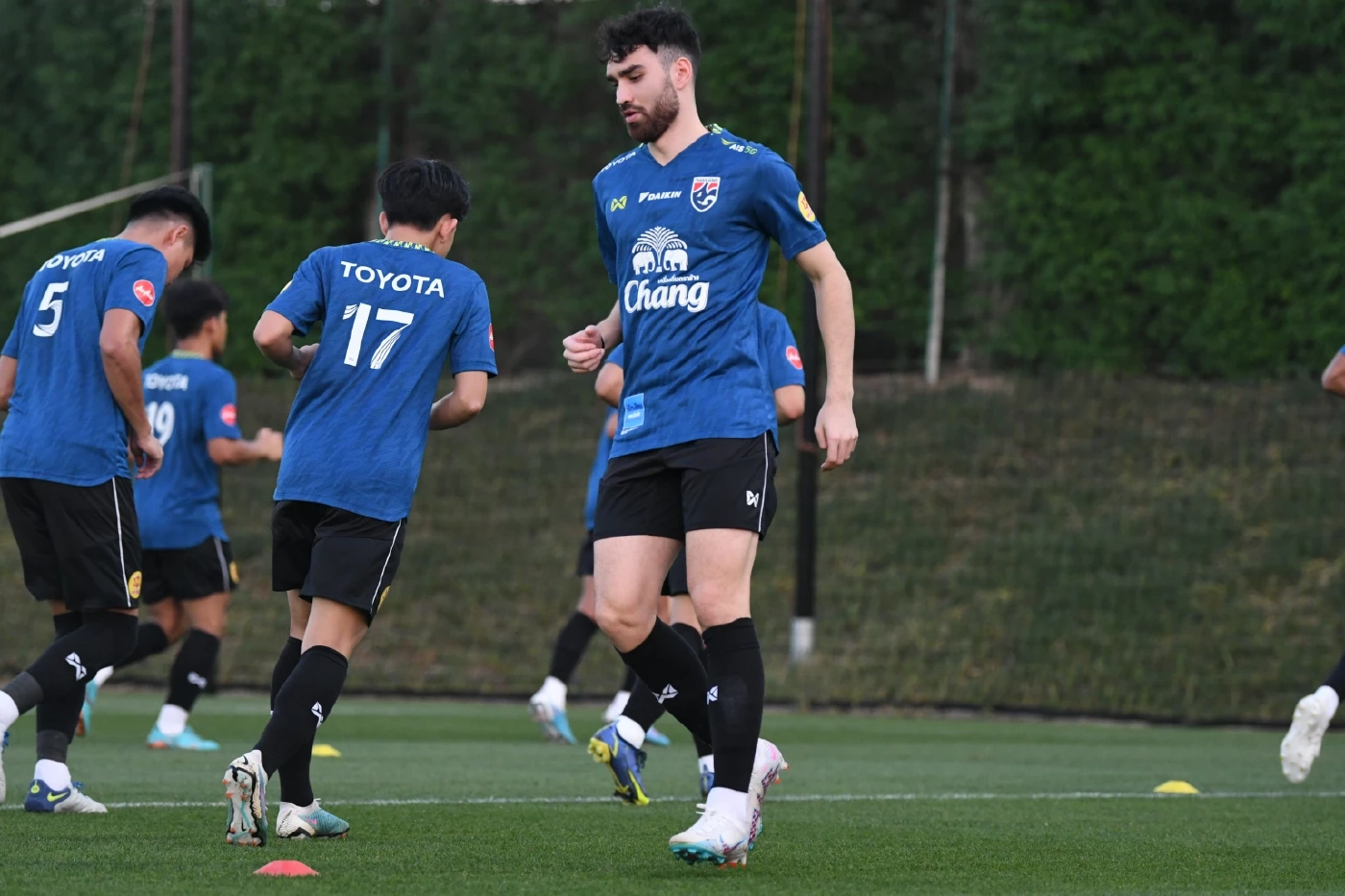 "ทีมชาติไทย U23" ลงซ้อมทันทีหลังถึงกาตาร์ ก่อนดวลซาอุฯพุธนี้