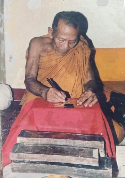 หลวงปู่กาหลง ภาพจากเพจ พิพิธภัณฑ์ หลวงปู่กาหลง เขี้ยวแก้ว