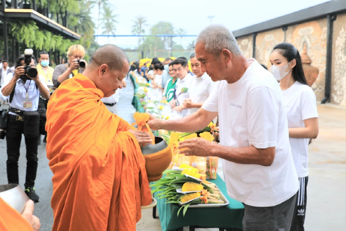 สวนนงนุชพัทยา ทำพิธีฮ้องขวัญช้าง พร้อมจัดโต๊ะจีนผลไม้ เฉลิมฉลองวันช้างไทย