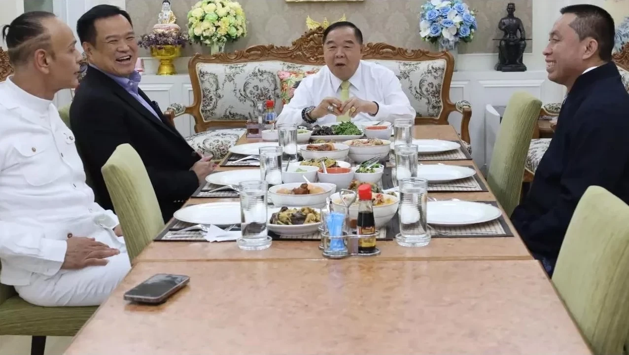 "สมศักดิ์" เชื่อ "พท." ได้เป็นรัฐบาล 99% ส่วน "อุ๊งอิ๊งค์" เหมาะนั่งนายกฯหญิง