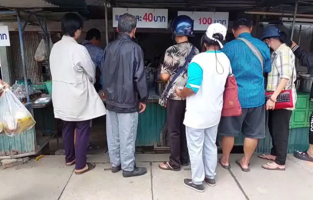 ร้านข้าวแกงในเบตง ยังคงขายราคาเดิม แม้ก๊าซหุงต้มปรับขึ้น