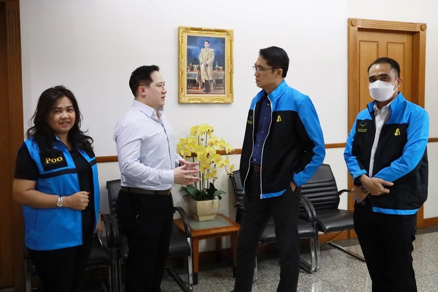 ชานน สัมพันธารักษ์ นักธุรกิจชื่อดังในวงการ อี-คอมเมิร์ซ สมัครเป็นสมาชิกพรรคประชาธิปัตย์