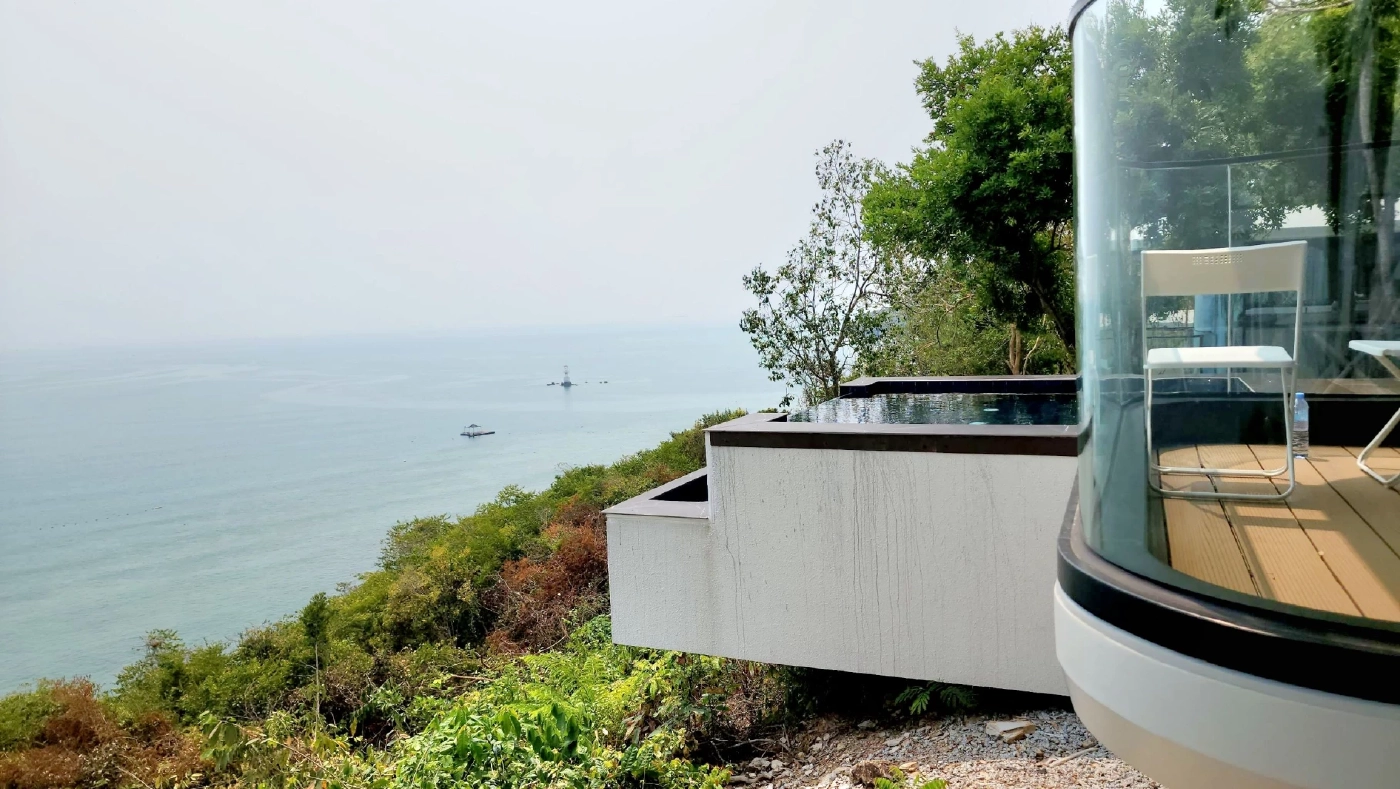 ทร.สั่งระงับรีสอร์ตสุดหรู 6 ห้อง หน้าผายอดเขาแสมสาร สร้างบนที่ราชพัสดุ