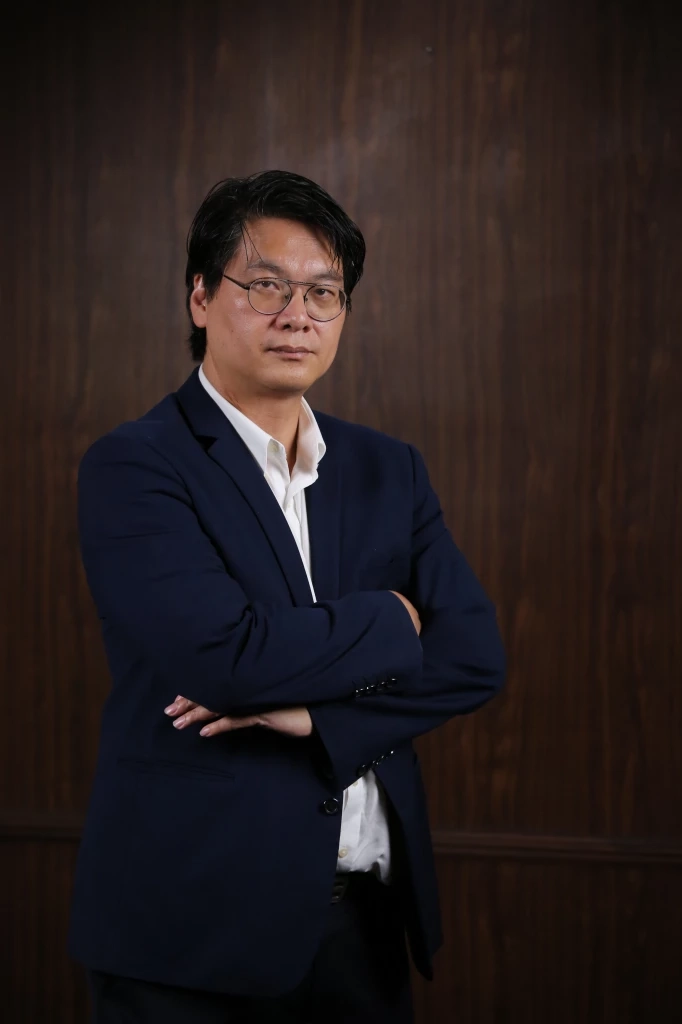 ดร.สติธร ธนานิธิโชติ ผู้อำนวยการสำนักนวัตกรรมเพื่อประชาธิปไตย สถาบันพระปกเกล้า