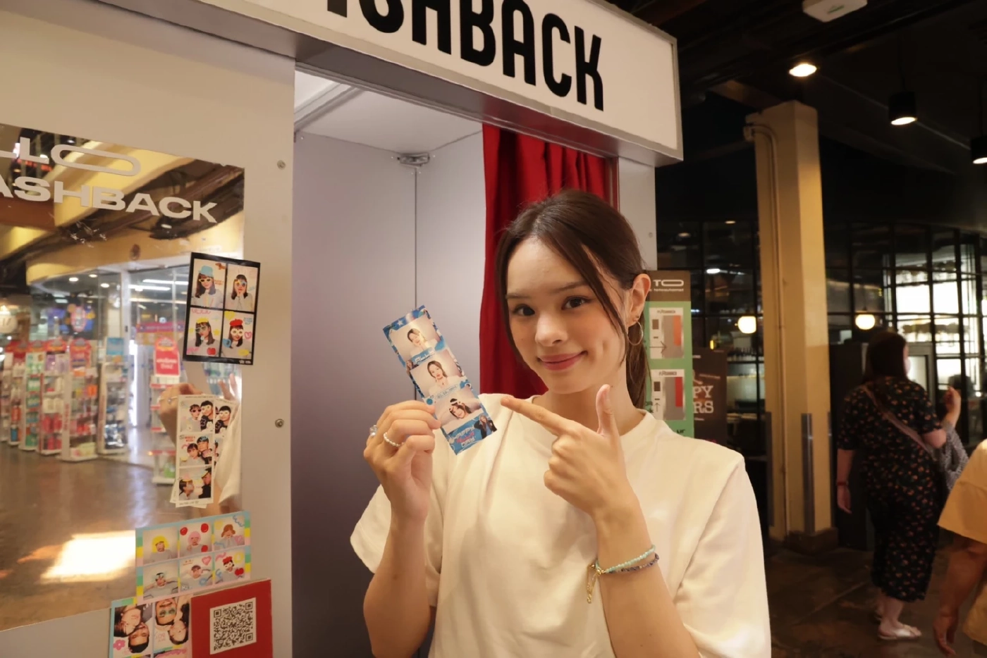 เป็นสาวแล้วจ้า "แอลลี่" ฉลองวันเกิดวัย19 ปี แฟนคลับเซอร์ไพรส์ทั่วกรุงเทพฯ