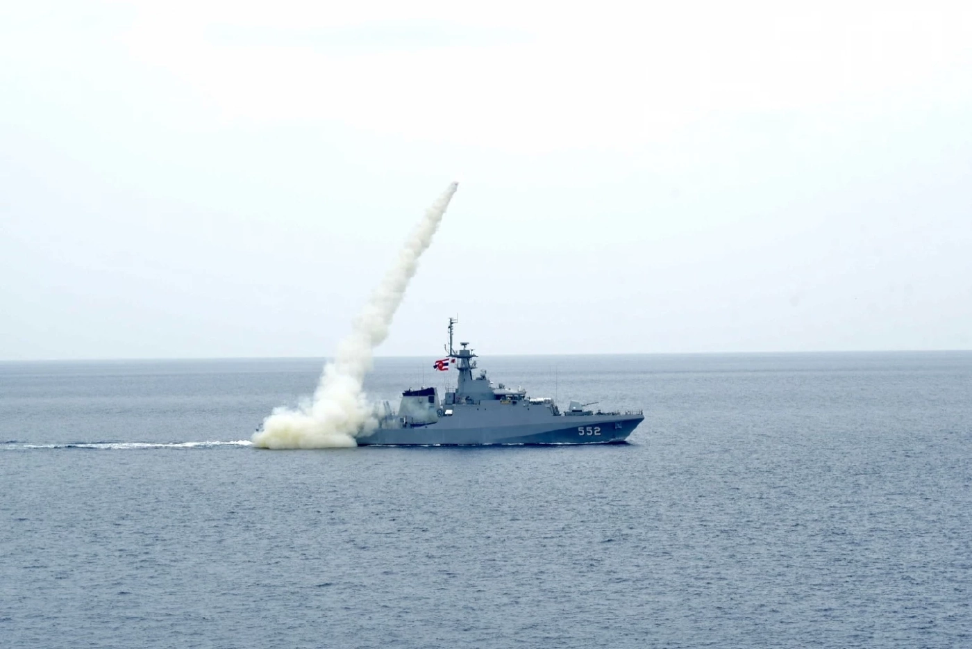 แท็กทีม! ผบ.ทสส. ควง ผบ.เหล่าทัพ สังเกตการณ์ฝึกยิงอาวุธปล่อยนำวิถีฮาร์พูน