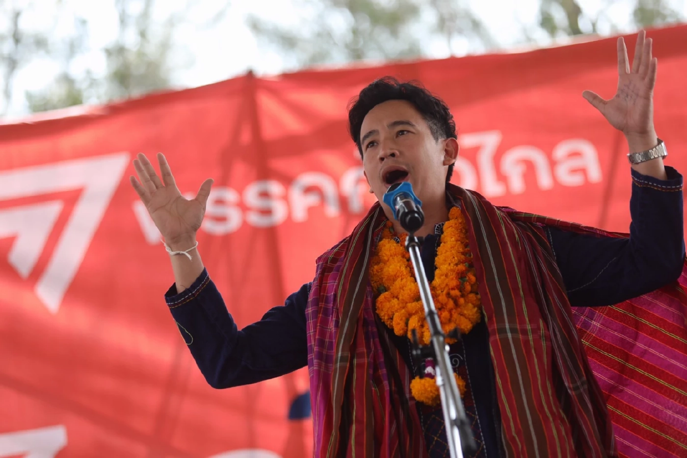 พิธา-ปิยบุตร เกี่ยวก้อย บุกเมืองหลวงเสื้อแดง ย้ำ “บิ๊กป้อม” สั่งสังหารปี 53